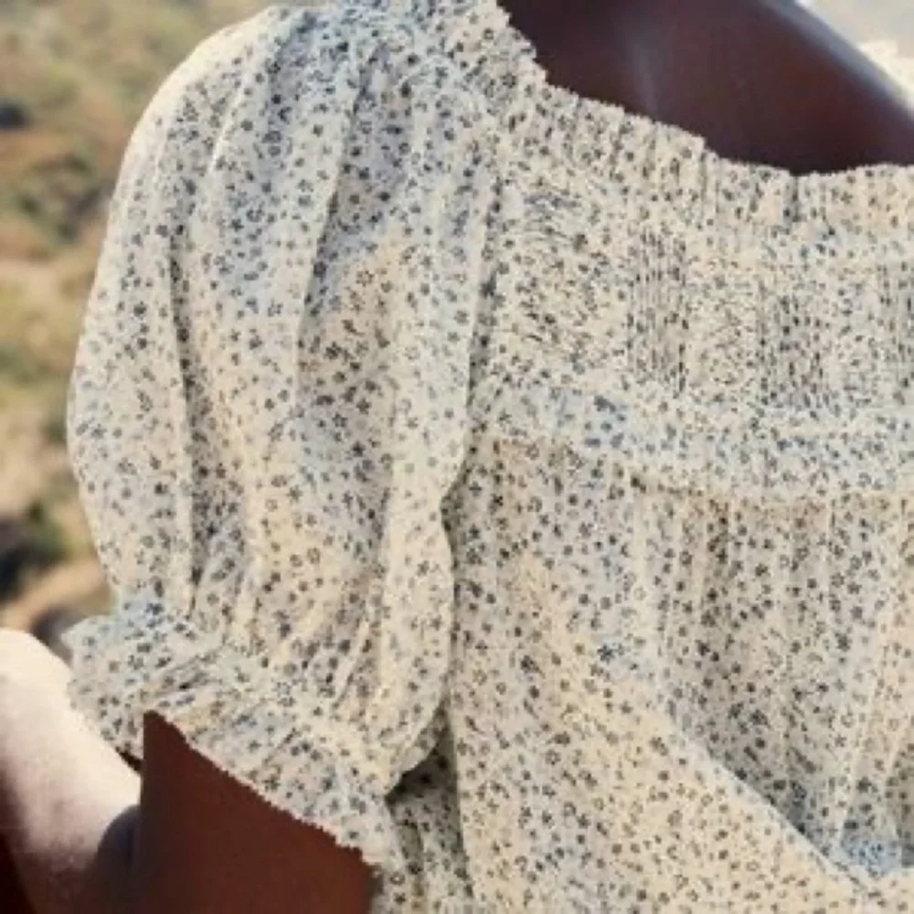 ISO Doen Frances Top in Baby blue Kate floral - Picture 2 of 2